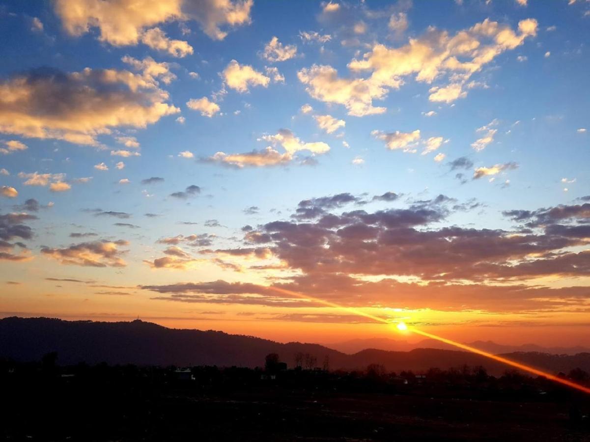 Flyscape Hostel Bir  Bagian luar foto