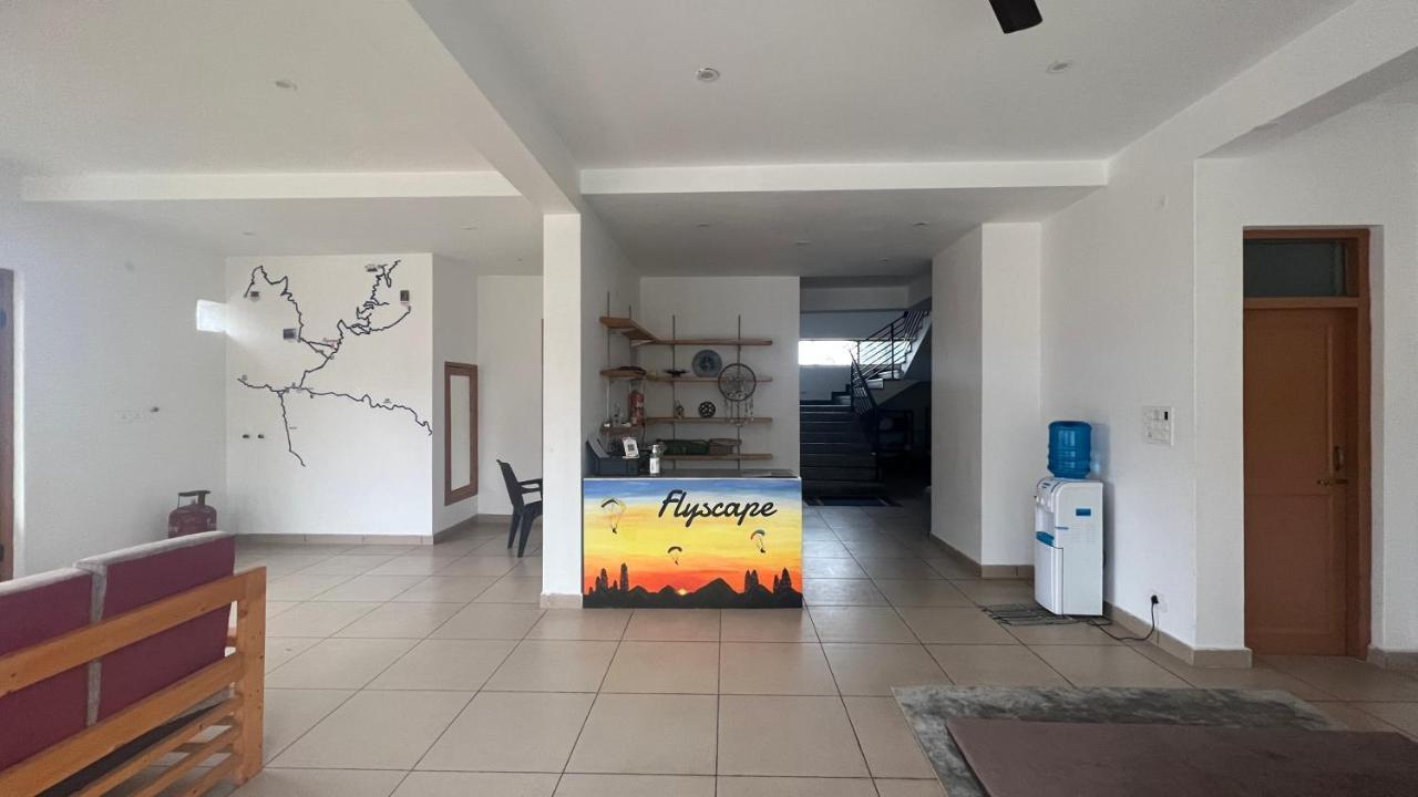 Flyscape Hostel Bir  Bagian luar foto
