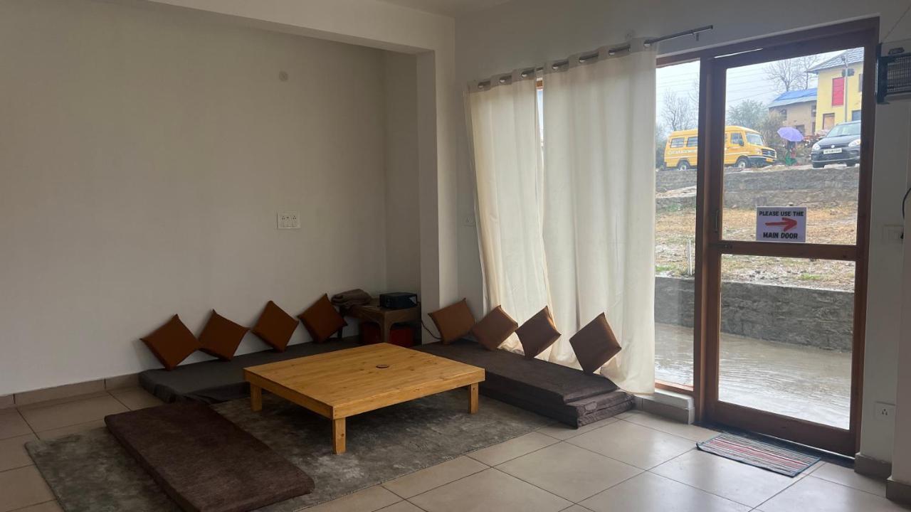 Flyscape Hostel Bir  Bagian luar foto