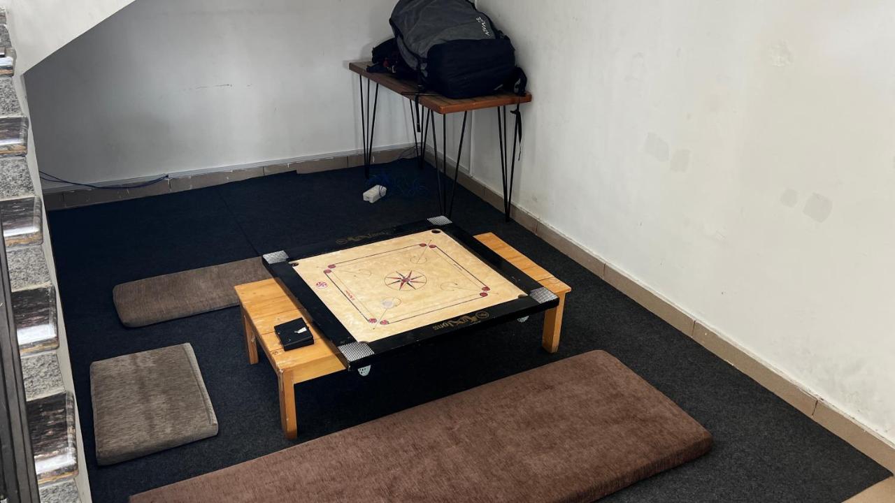 Flyscape Hostel Bir  Bagian luar foto