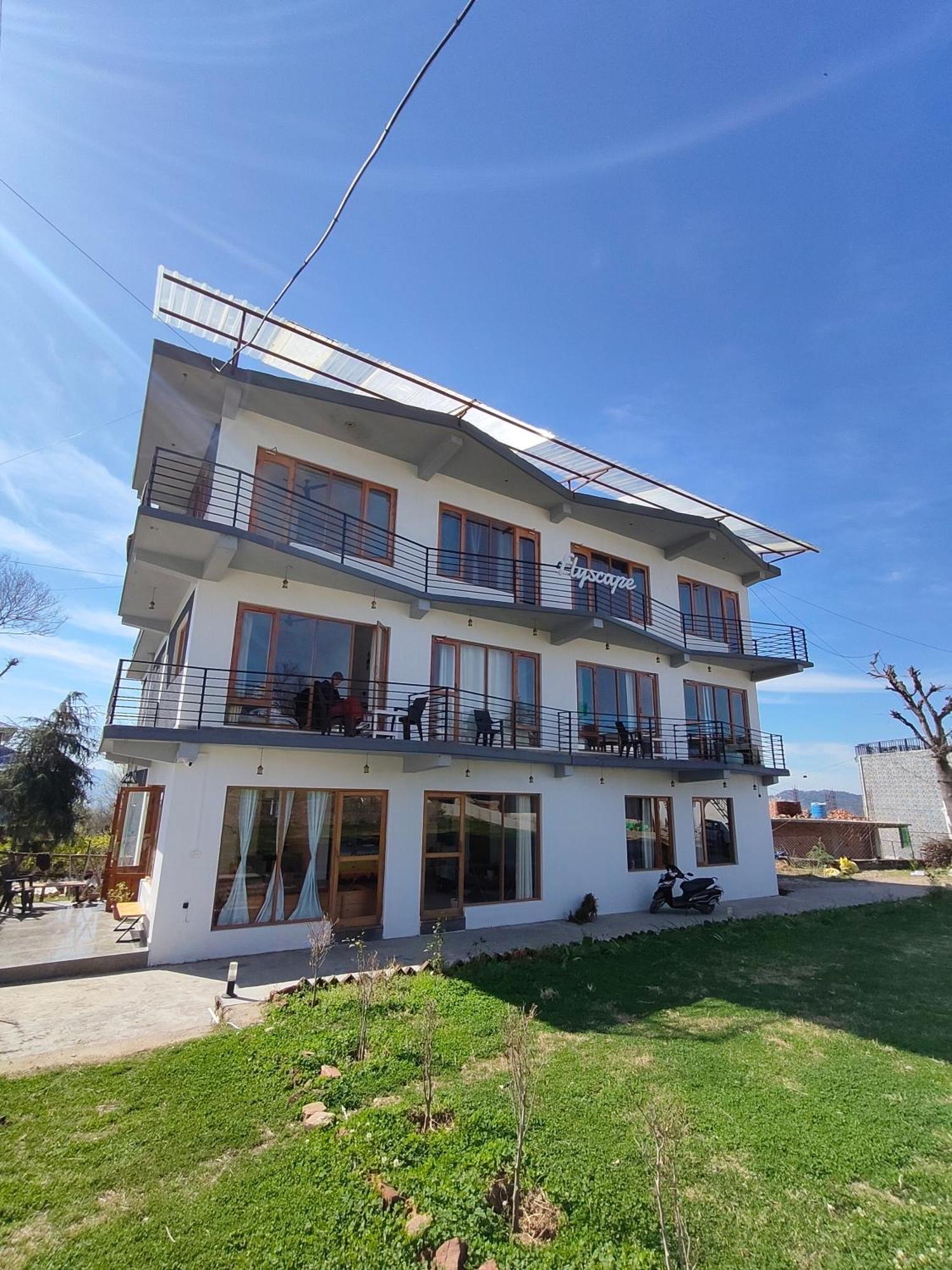 Flyscape Hostel Bir  Bagian luar foto