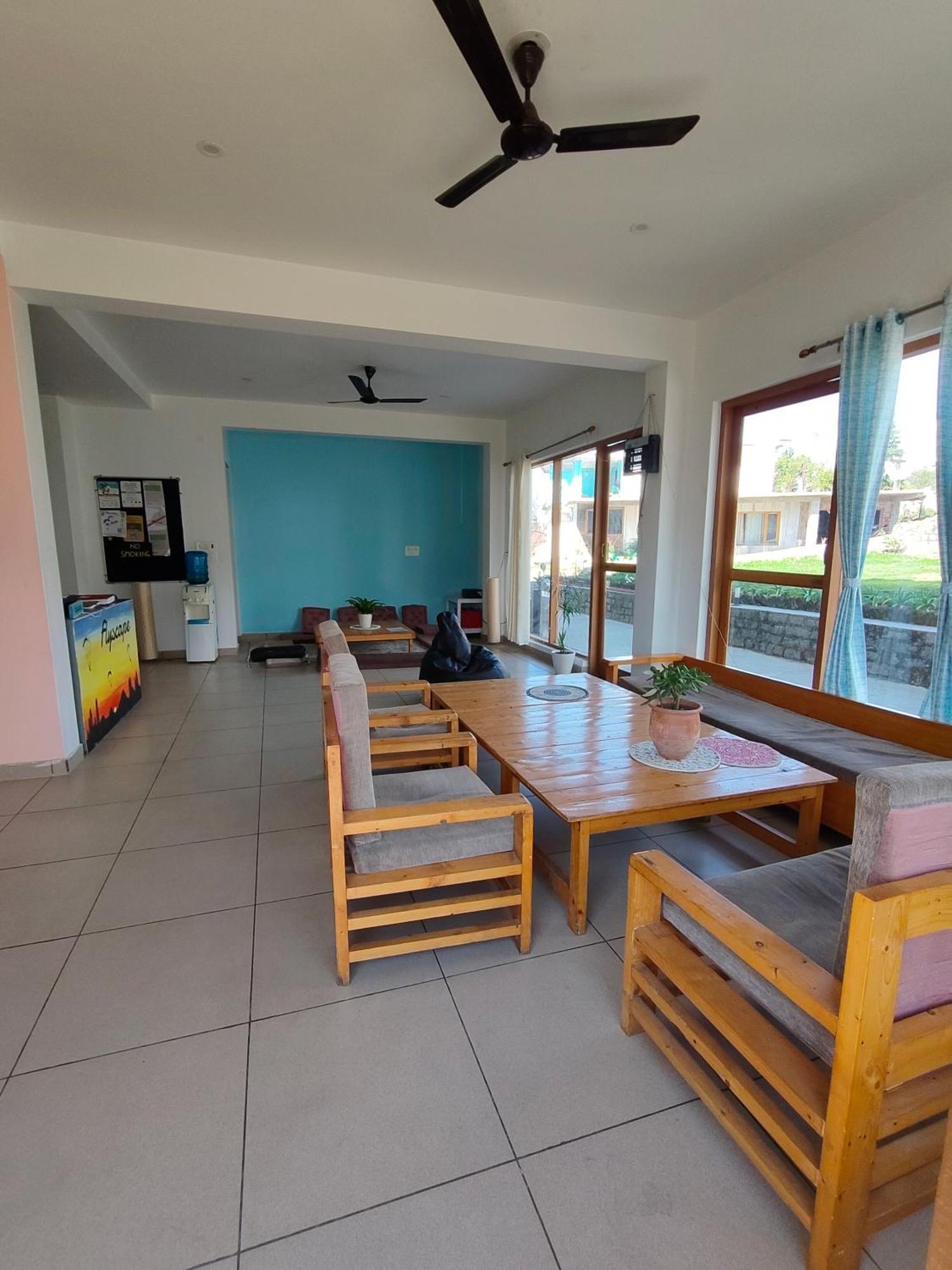 Flyscape Hostel Bir  Bagian luar foto