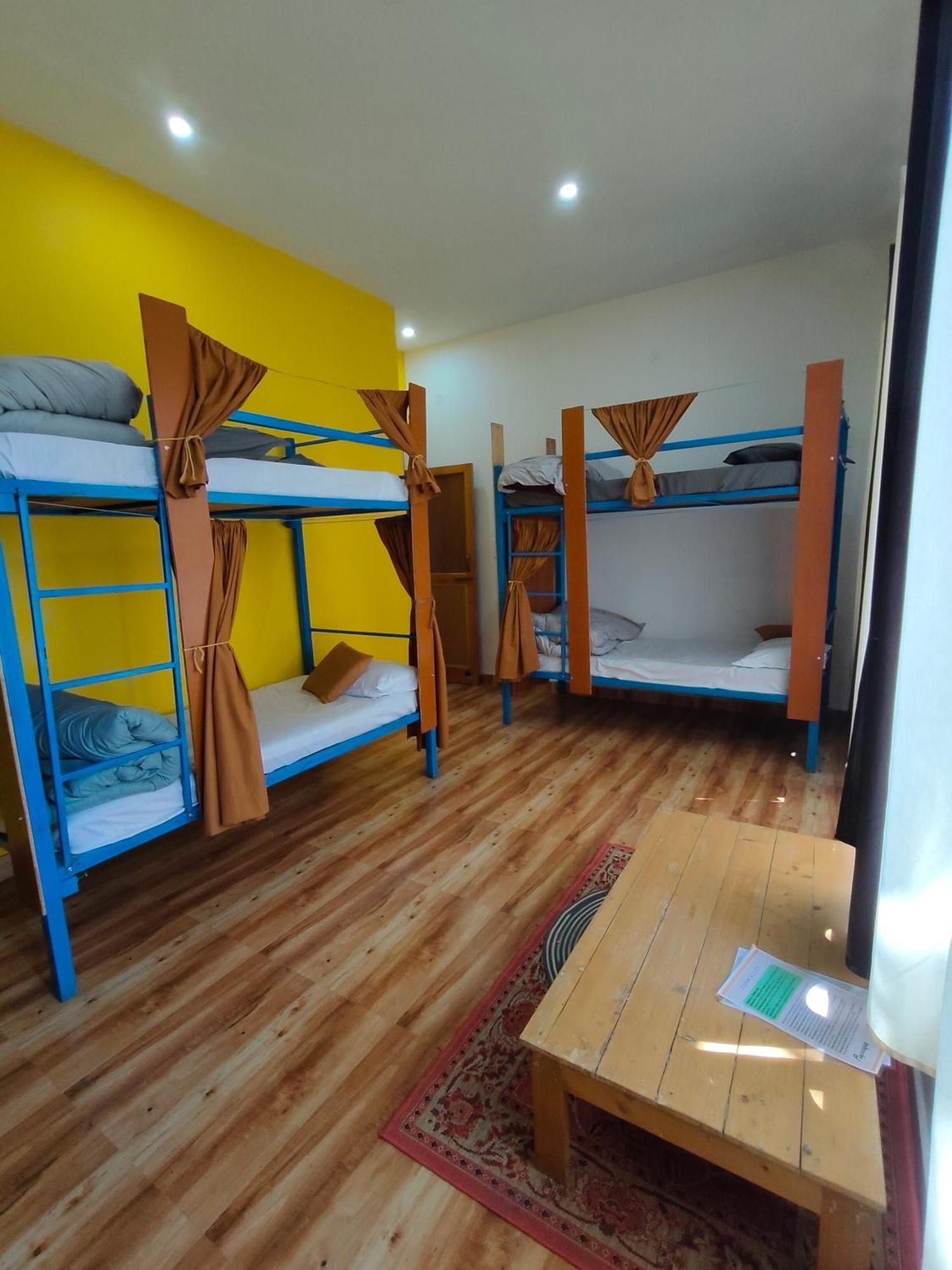 Flyscape Hostel Bir  Bagian luar foto